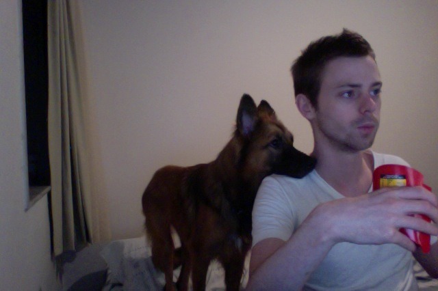 cute-overload:  Whenever I try to eat mcdonalds my shoulder instantly gets heavier…http://cute-overload.tumblr.com