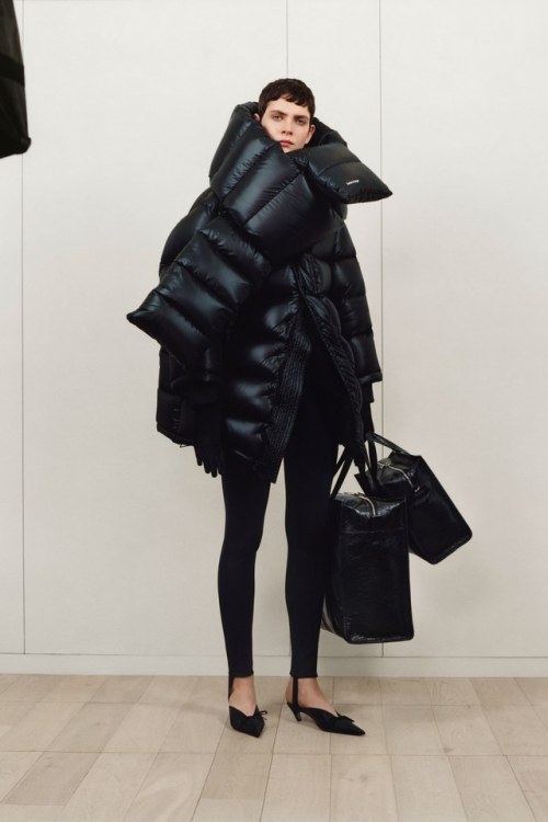 rrrusskaya: Balenciaga Pre-Fall 2017. Model: Amandine Renard.