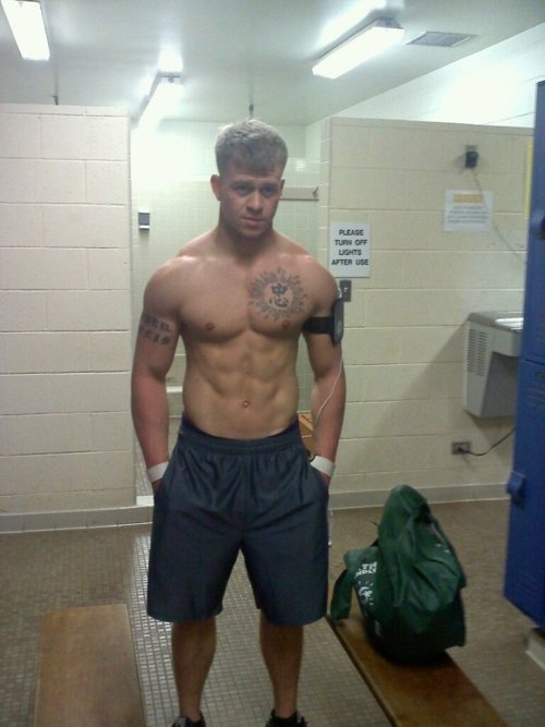 tradiesandchavs:  Some hot chav guys!!!