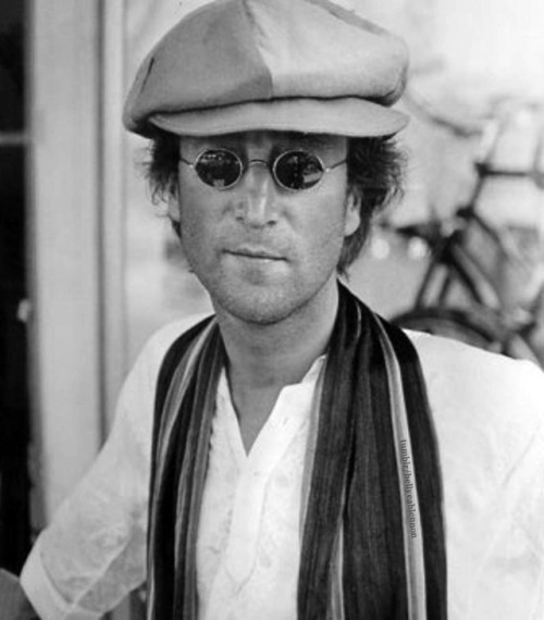 hellyeahlennon:  John Lennon spring 1976
