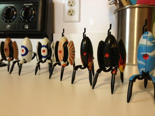 I discovered Portal turret blind boxes and I exploded and bought 7 of them.