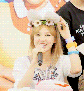 rookies-:  wendy get shocked after accidentally speak loud on the mic and apologise 