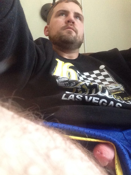 sweatyhairylickable:    http://sweatyhairylickable.tumblr.com for more hairy sweaty