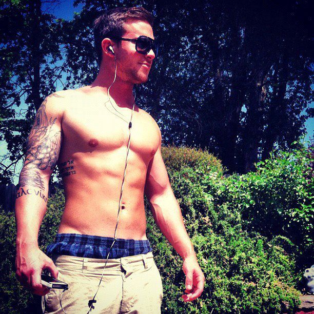 hotcunts:  When you look like this of course you can strut down the beach and have