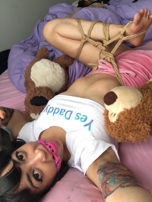 ropebaby:Selftied with rope from mocojute  Outfit from my wishlist