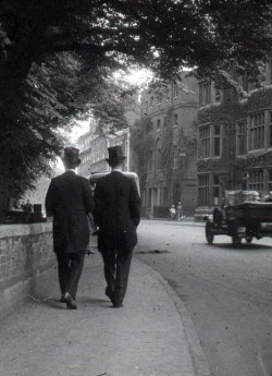thehystericalsociety:  Street scene - Eton, England - 1927 - (Via) 