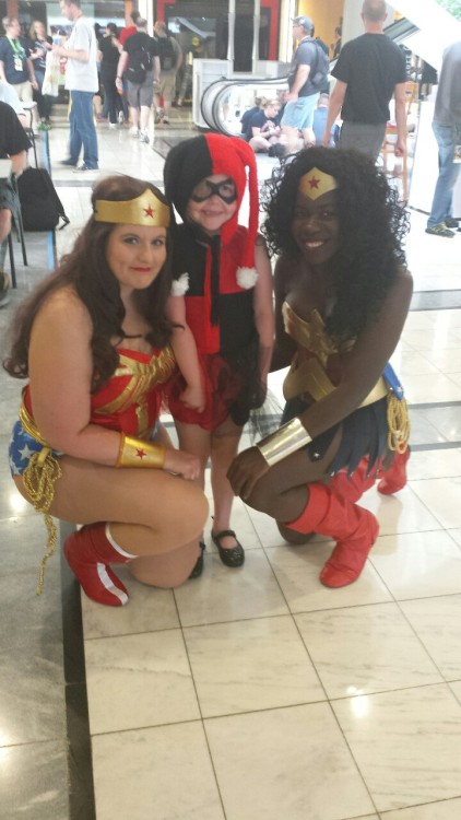 gailsimone:  guiltyhousewife:  My daughter got to meet the amazing msjayjustice at Dragon Con 2014 and these ladies could not have been more friendly to her. They were very kind and Ivy was super stoked to meet them.  Anyone who doesn’t love these photos