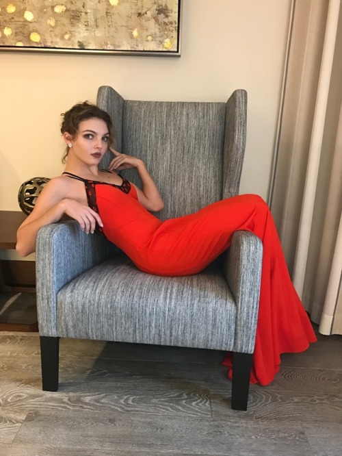 camrenbicondova:Feeling oh so classy in my Zac Posen #BettyBoopRed dress.