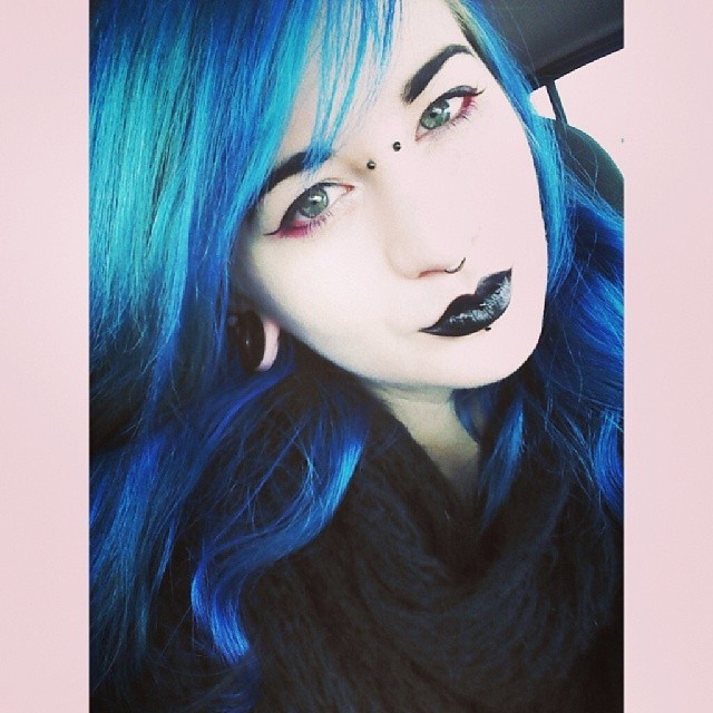 zephyrsuicide:  Anti-Valentine’s day look. Meow.