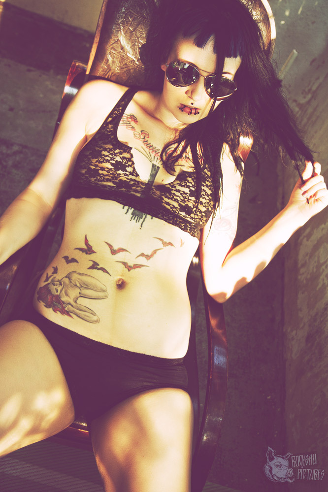 rocksaupictures:  Model: Punka Hontasfollow me on facebook: http://www.facebook.com/rocksaupictures