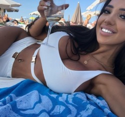 Lukecage777: Firmandpliable:  Chloe Khan  Oooweeee  