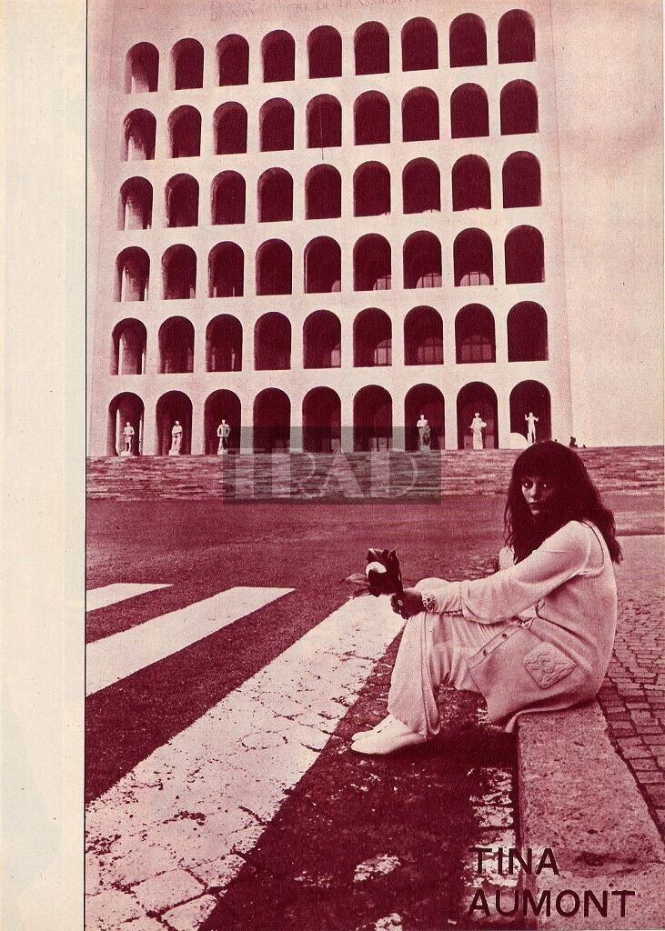 Here the next photo from the Japanese clipping.

 Tina Aumont in Rome, Italy- 1969. Thank you very much Andrea!! :D