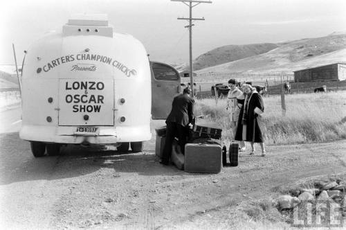 Lonzo & Oscar Show on tour(Yale Joel. 1956)