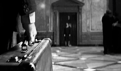 dromedas:Yesterday, a wizard entered New York with a case. A case full of magical creatures. And unf