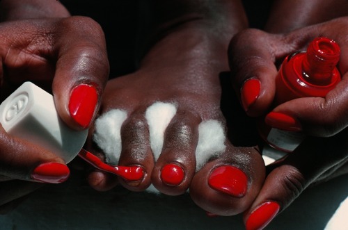 totalement70: Frank Horvat - Illustration for nail polish, Bahamas, 1976.