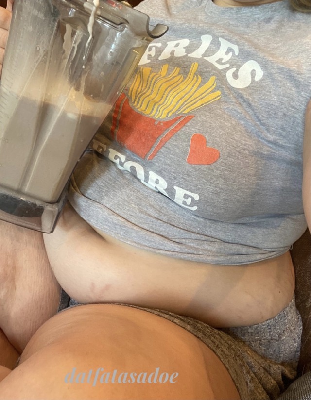 datfatassdoe:fries &gt; guys 🍟😈ft 4000 cal shake