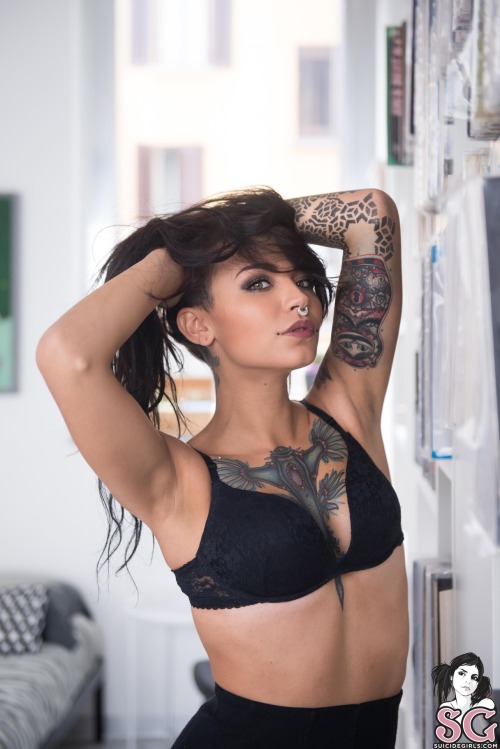 suicidegirlslover:  Fishball SG