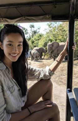 knbcr1:  My daughter thinks i was photographing the elephants. Its her beautiful legs that makes my pussy wet