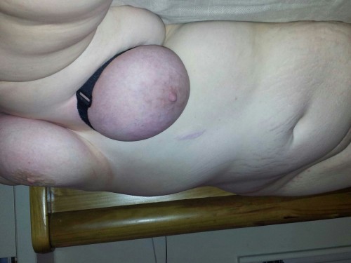 sqywalk-r:  Horny.
