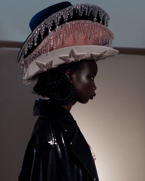 bienenkiste:  Nyadhuor Deng photographed