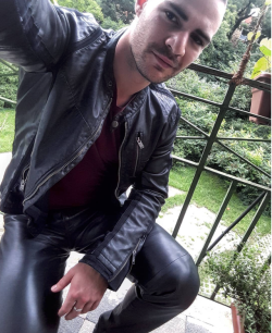 bootz2leather:Hot Leather Guy! 