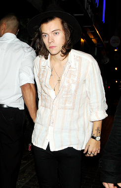  Dec 4 - Harry leaving The Box nightclub in London  