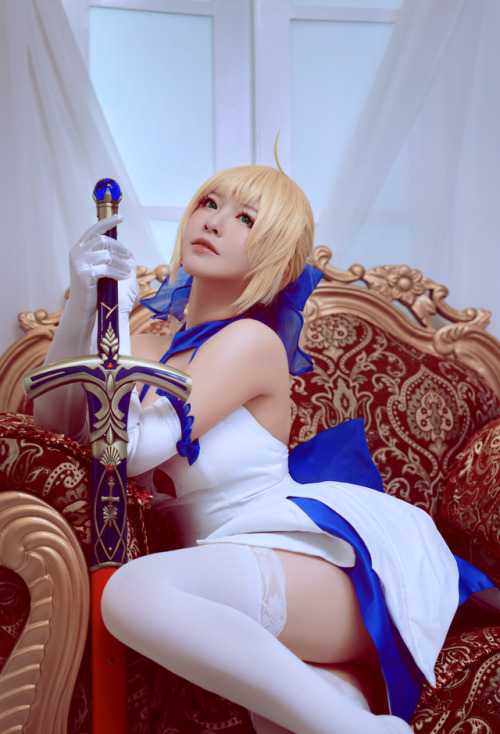 scandalousgaijin: Saber -  半半子