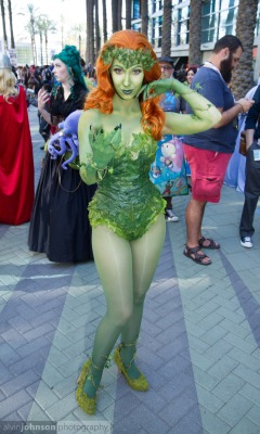 Alvinjohnsonphotography:    Poison Ivywondercon 2015Cosplayer: Rose Ivy Wallace 