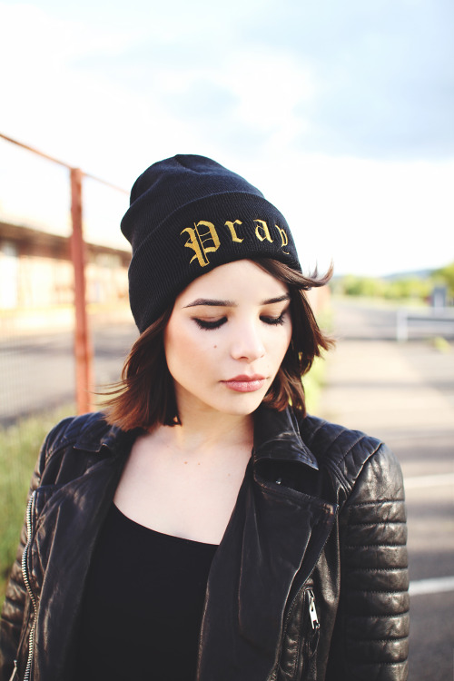 xthecoldfrontx:   instagram: thesoundofbreakingupfacebook.com/xjuliacoldfrontxxthecoldfrontx.tumblr.com beanie from pand.co 