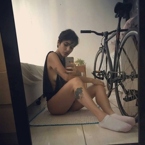 javi-ballestero:@bomfim.cris #girlbike #girlroom #girlsgonefixie #ridegirl #sexigirl #ridelikegirl #