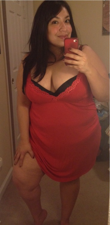 realcurveslatina2012: Lady in red *Gorgeous 