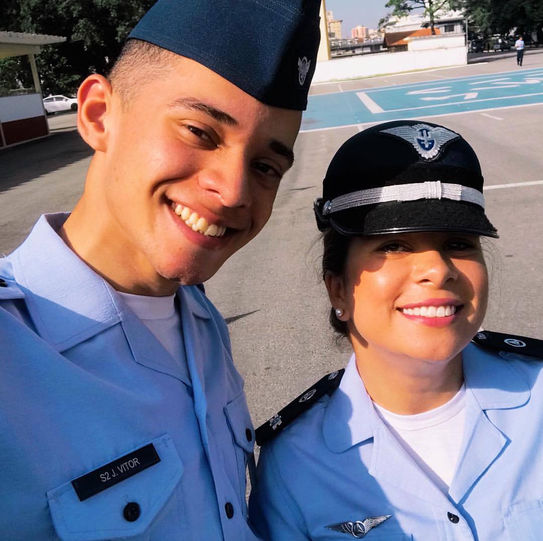 • mais que amigos, militares 👮🏻‍♂️👮🏼‍♀️ • (em Comando