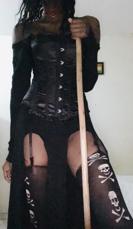 recklesskitty:  greyknighterotica:  Finally done sewing my “sexy” witch costume! wich i 