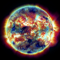 infinity-imagined:  The Sun on April 11th, 2013. 