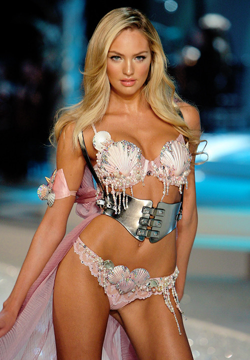 cateblenchett:  Candice Swanepoel at the 2008 Victoria’s Secret Fashion Show