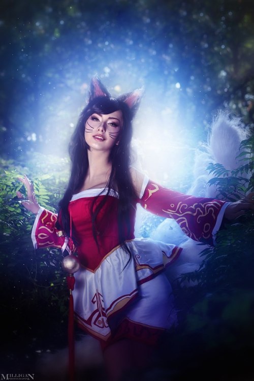 league-of-legends-sexy-girls:Ahri Cosplay