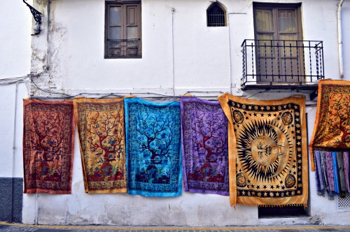 earthysoul:  tapestries hanging in Granada 