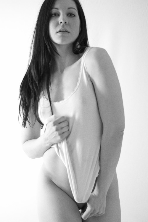 #nude#Venus#brunette#girl#sexy #Black and White #bw photography#adorable#beauty#oliver schönberg#fotolli