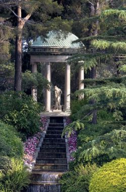 livesunique:  Villa Ephrussi de Rothschild  Ephrussi, Saint-Jean-Cap-Ferrat, France