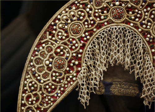 jackviolet: Dress and kokoshnik of a Russian tsarevna (princess) prior to the 17th. c.