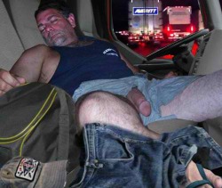 truckercock:  Road Rule #12: Don’t fuck a truckstop skank and then take a nap until you’ve kicked him out and locked the cab.  If so… this happens… and then the wife and kids eventually find your pics on Tumblr.       Nice dick, pops