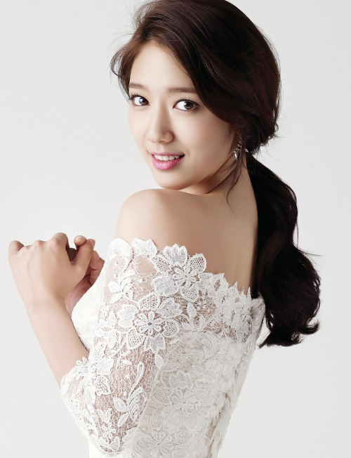 kpophqpictures:  [MAGAZINE] Park Shin Hye – Lotte Duty Free Vol.74 1725x2250