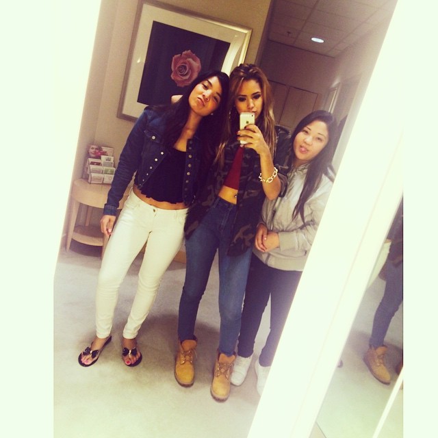villegas-news:  kitkatvales: Day 1’s❤️💯 @jasminevillegas @kalinavales #fam