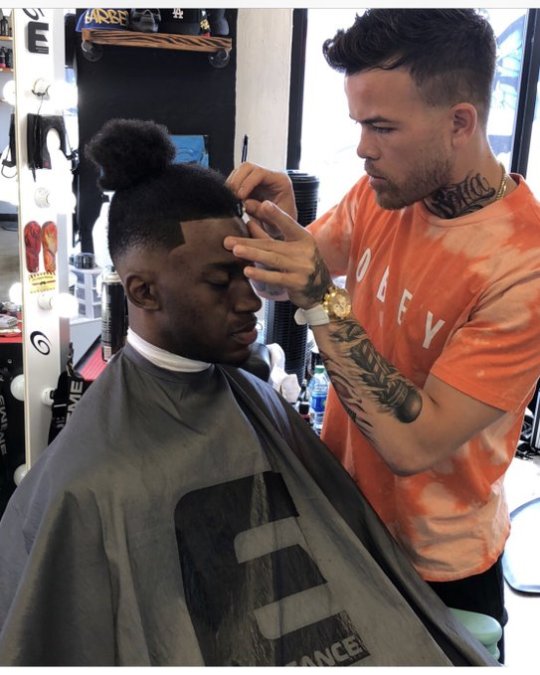 sickaddiktions:  everydayfixxx:  adonischildsupportcase:  everydayfixxx:   bootyscientist2:  nasfera2:   I’m late af but can we talk about RG3′s lineup?    Bruh look like he got the same barber they had in 12 Years a Slave.     worst part is that