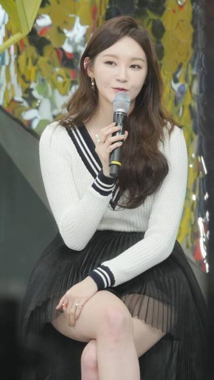 Kang Min Kyung (Davichi) - MNet Wide Open Studio Pics