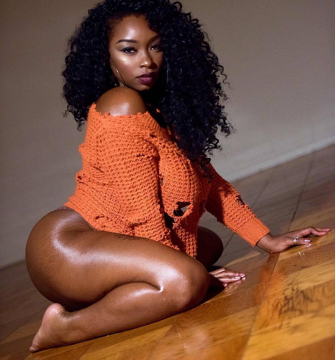 pleasing2theeye:  Beautiful….Ebony Queen