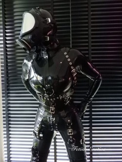 fetisherotica:  Full rubber, gas mask and strapped in tight!