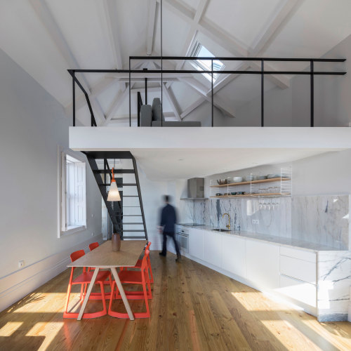 (via Kentaro Yamada Apartment / Bernardo Amaral Arquitectura E Urbanismo | ArchDaily)