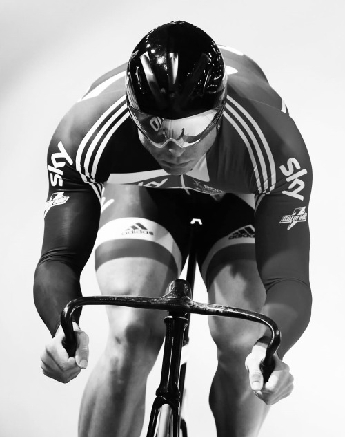 Sir Christopher Andrew.Seis veces campeón olímpico de ciclismo en pista y once titulos mundiales.