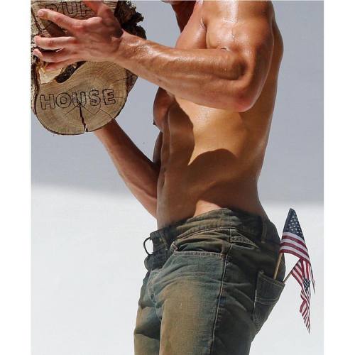 This is top hat, or in this case, top denim. Thank you, @rufskin, for sharing your #LaborDay sentime